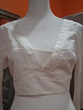 SHEIN White Long Sleeve V-Neck Crop Top
